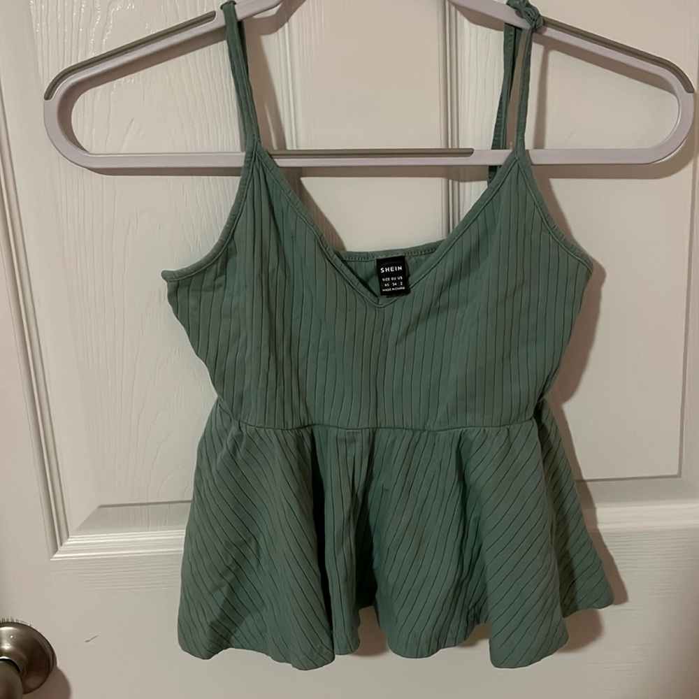 Women's flowy tank top